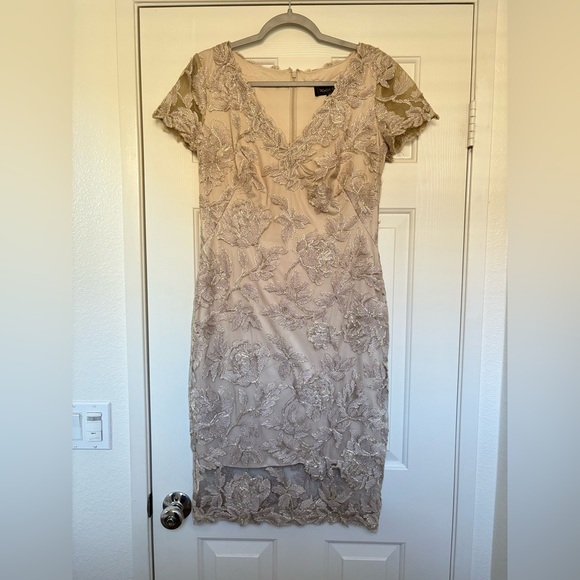 Tadashi Shoji Maci Gold Lace Sheath Dress | Size Medium | Elegant Formal Cocktai - Picture 1 of 3